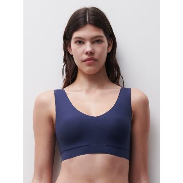 SOFTSTRETCH TOP Z USZTYWNIONYMI MISECZKAMI