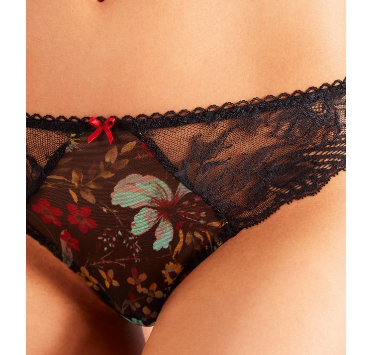 AUBADE PARIS reine des pres tanga