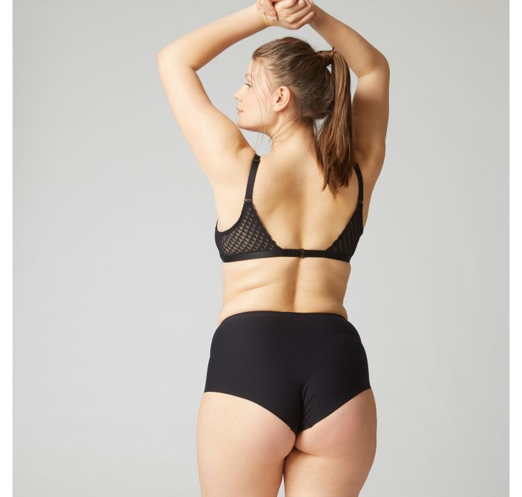 SIMONE PERELE subtile control brief