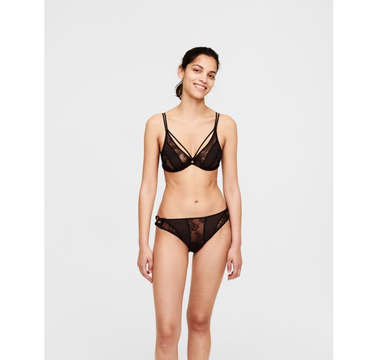 CHANTAL THOMASS mystery brief