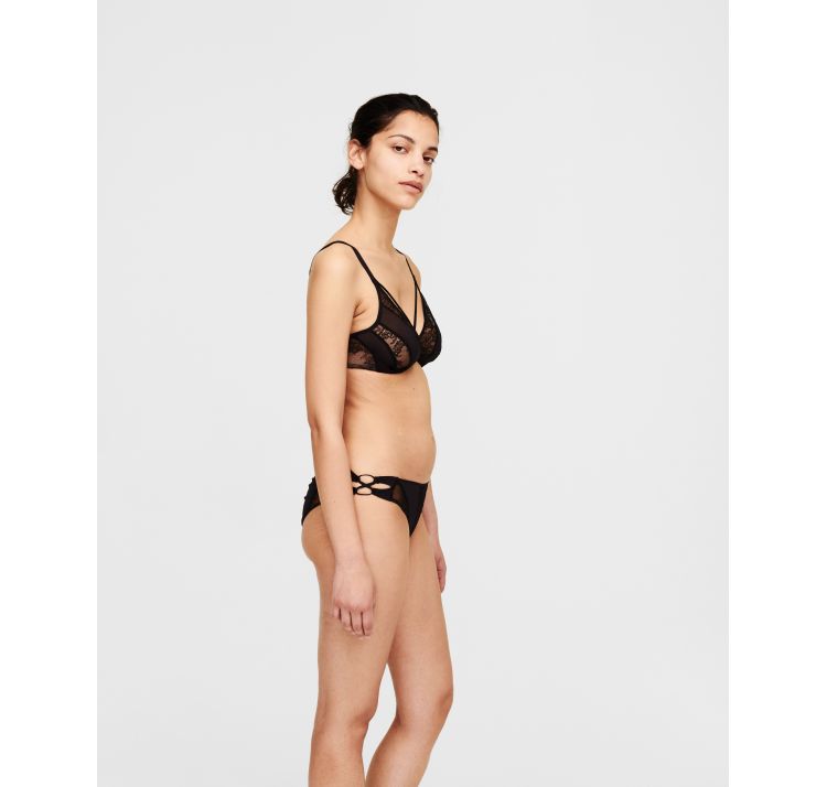 CHANTAL THOMASS mystery brief