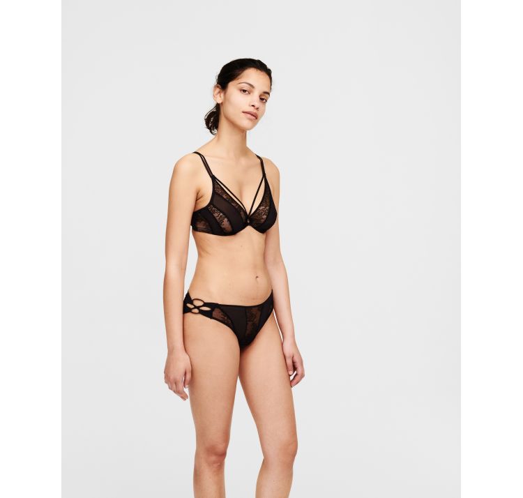 CHANTAL THOMASS mystery brief