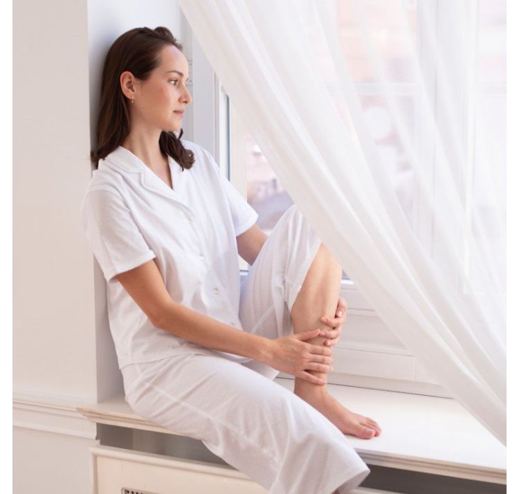 CARAMELLA piŻamka dŁuga biaŁa w bŁĘkitne groszki 100%