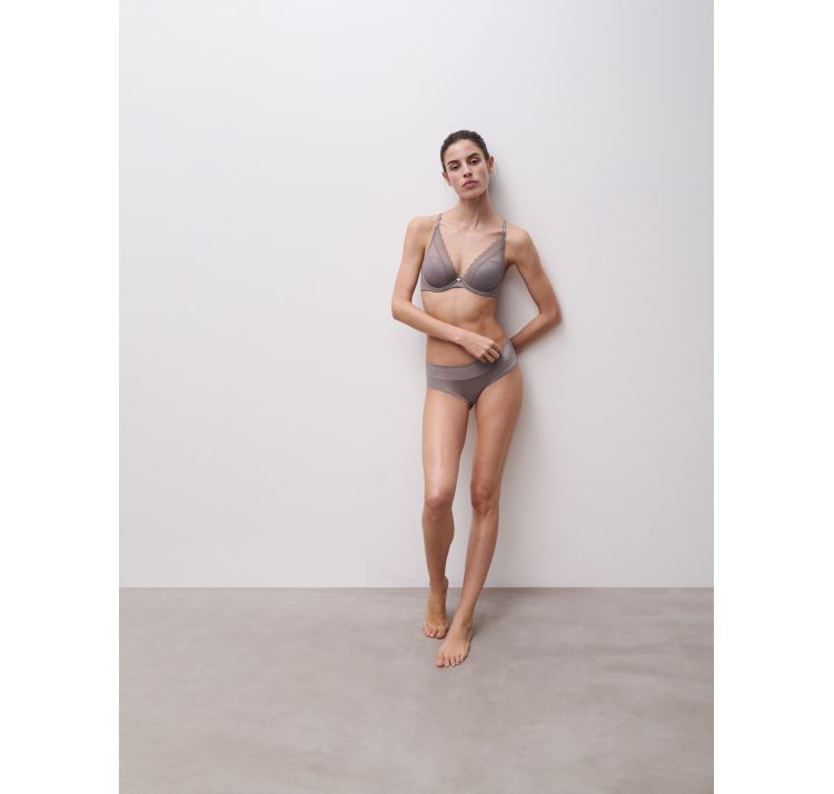 CHANTELLE EASY FEEL norah chic lekko usztywniany biustonosz plunge